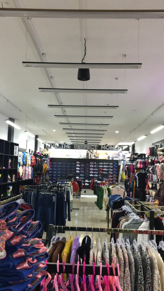 Boutique de ropa, audio ambiental para comercios Bose profesional