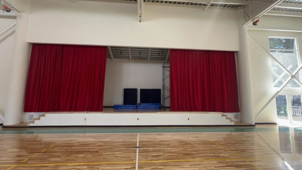 telón, telon de teatro, cortinas de teatro, telones, telon teatro, cortina de teatro, telon de boca, cortinas teatro, cortinas del teatro, telon de escenario